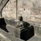 Arrancan el caño de la histórica fuente de Virxe da Cerca mientras desde Apatrigal denuncian "la falta de valores y respeto al patrimonio" Arrancan el caño de la histórica fuente de Virxe da Cerca mientras desde Apatrigal denuncian "la falta de valores y respeto al patrimonio"