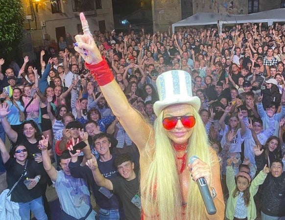 Leticia Sabater revoluciona las fiestas del barrio zaragozano de Las Fuentes Leticia Sabater revoluciona las fiestas del barrio zaragozano de Las Fuentes