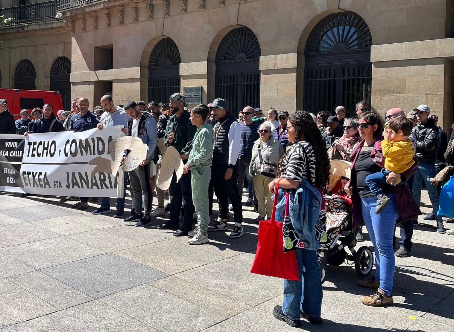 Tere González: "¿Cómo es posible que personas a las que se apoyó en diciembre, se vayan a quedar en la calle en mayo? Si los necesitamos para trabajar..." Tere González: "¿Cómo es posible que personas a las que se apoyó en diciembre, se vayan a quedar en la calle en mayo? Si los necesitamos para trabajar..."