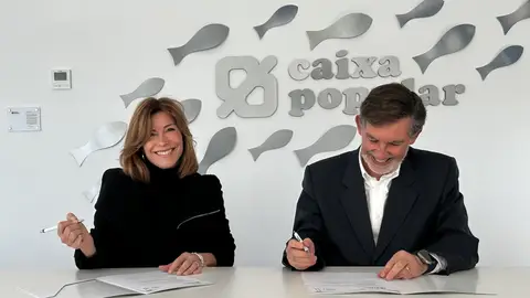 Rosendo Ortí, director general de Caixa Popular, y Susana Lloret, vicepresidenta de la Fundació, firman el acuerdo Rosendo Ortí, director general de Caixa Popular, y Susana Lloret, vicepresidenta de la Fundació, firman el acuerdo
