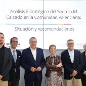 Los autores del estudio con el presidente de la Diputación y la presidenta de AVECAL