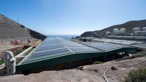 La nueva planta solar fotovoltaica del Ecoparque Norte de Salto del Negro en Gran Canaria es la más potente de las islas