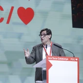 El primer secretario del PSC, Salvador Illa, interviene durante el acto de clausura del 15º Congreso del PSC, en el Palacio de Congresos de Cataluña. El primer secretario del PSC, Salvador Illa, interviene durante el acto de clausura del 15º Congreso del PSC, en el Palacio de Congresos de Cataluña.