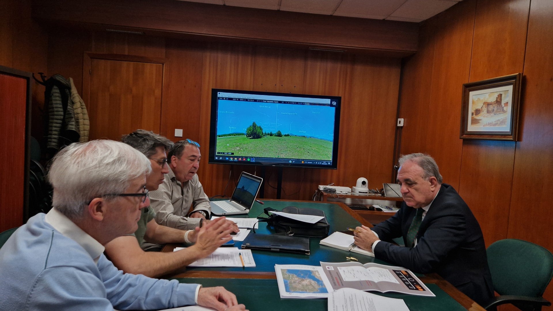 La Junta se reúne con la Agrupación Astronómica Palentina para colaborar en la organización de las actividades relacionadas con el eclipse total de sol de 2026 La Junta se reúne con la Agrupación Astronómica Palentina para colaborar en la organización de las actividades relacionadas con el eclipse total de sol de 2026