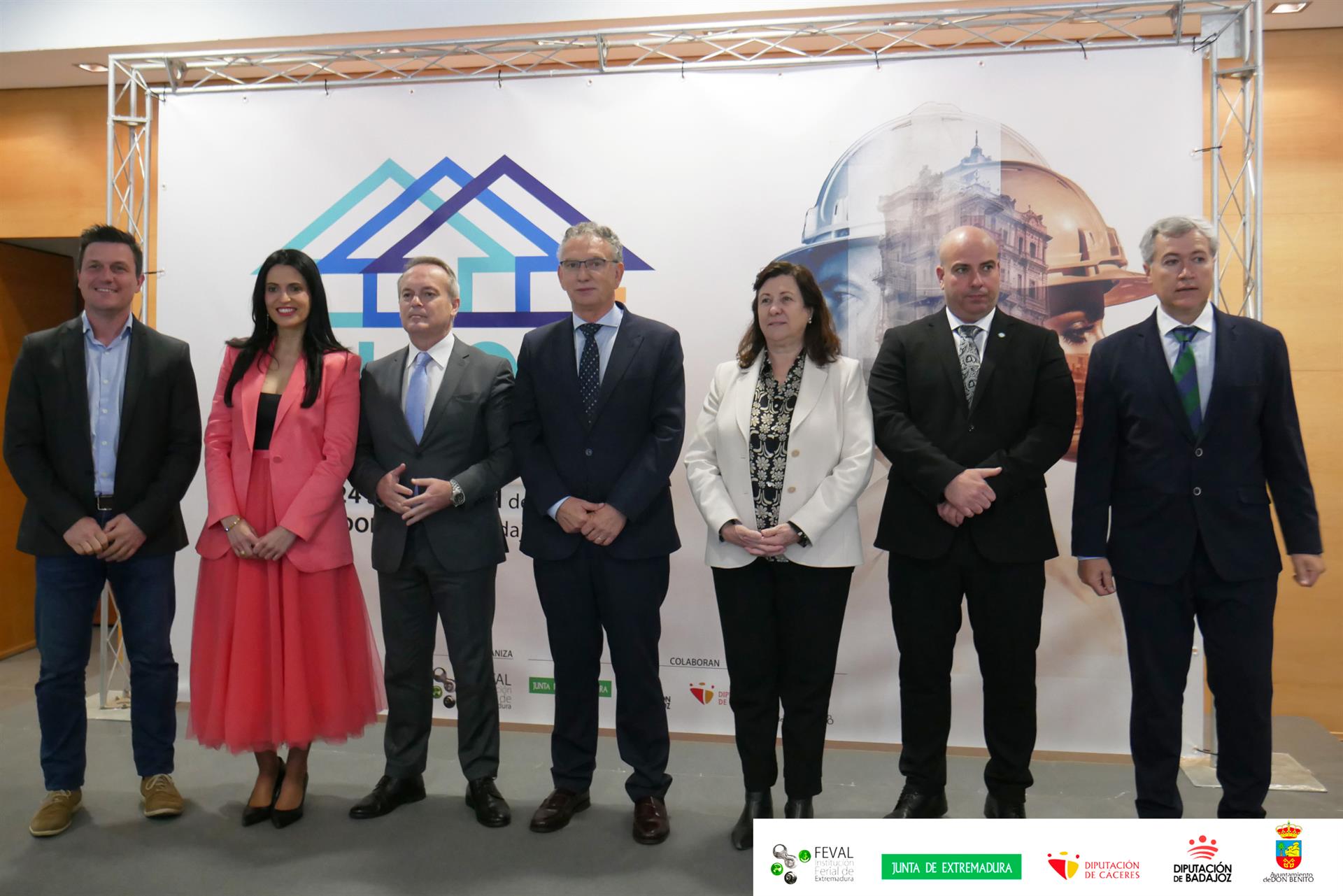La Ficon abre sus puertas en Don Benito con más de 60 empresas expositoras para impulsar el sector de la construcción La Ficon abre sus puertas en Don Benito con más de 60 empresas expositoras para impulsar el sector de la construcción