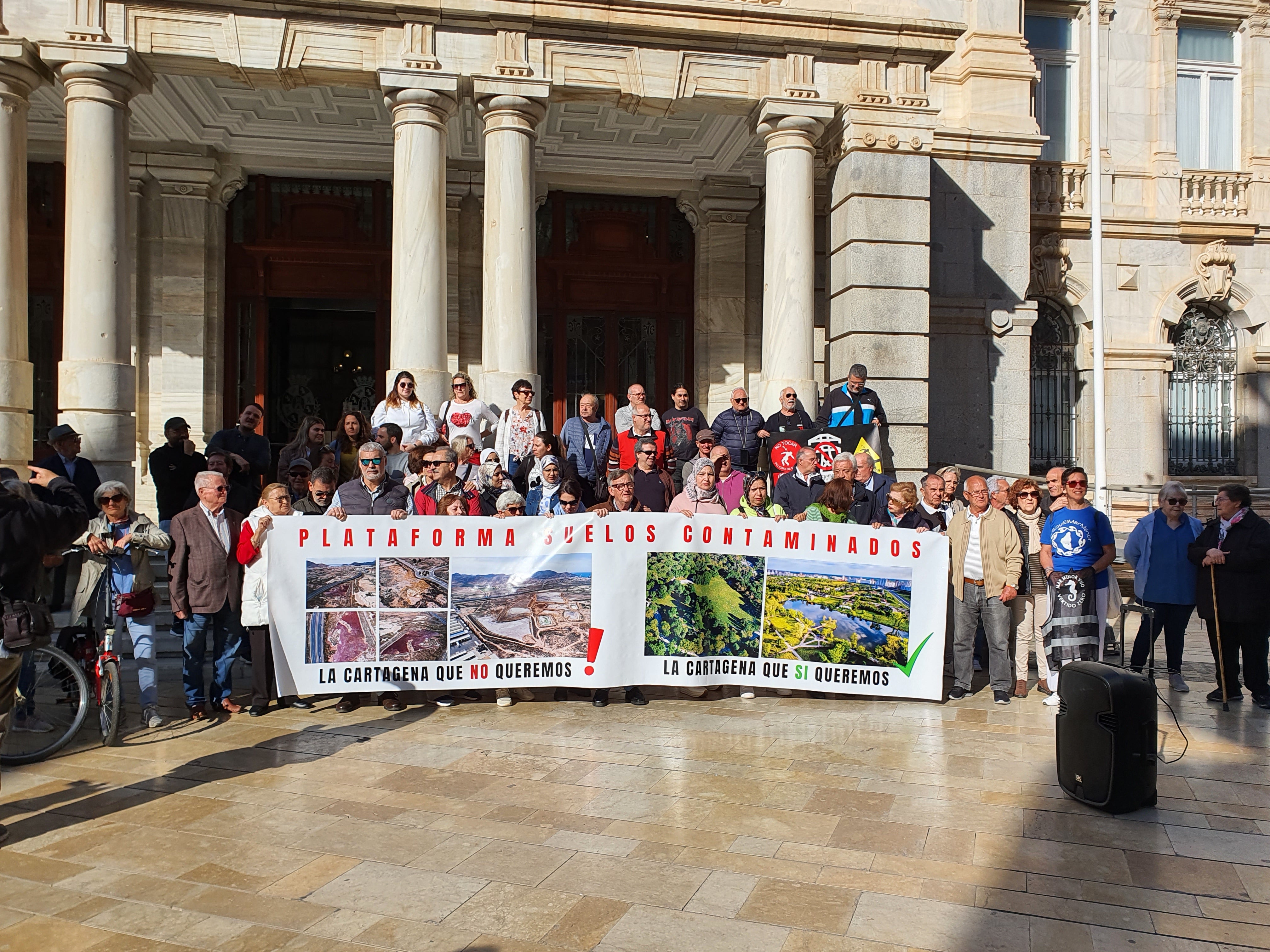 El Pleno del Ayuntamiento aprueba una declaración unánime exigiendo la urgente descontaminación de suelos en Cartagena El Pleno del Ayuntamiento aprueba una declaración unánime exigiendo la urgente descontaminación de suelos en Cartagena
