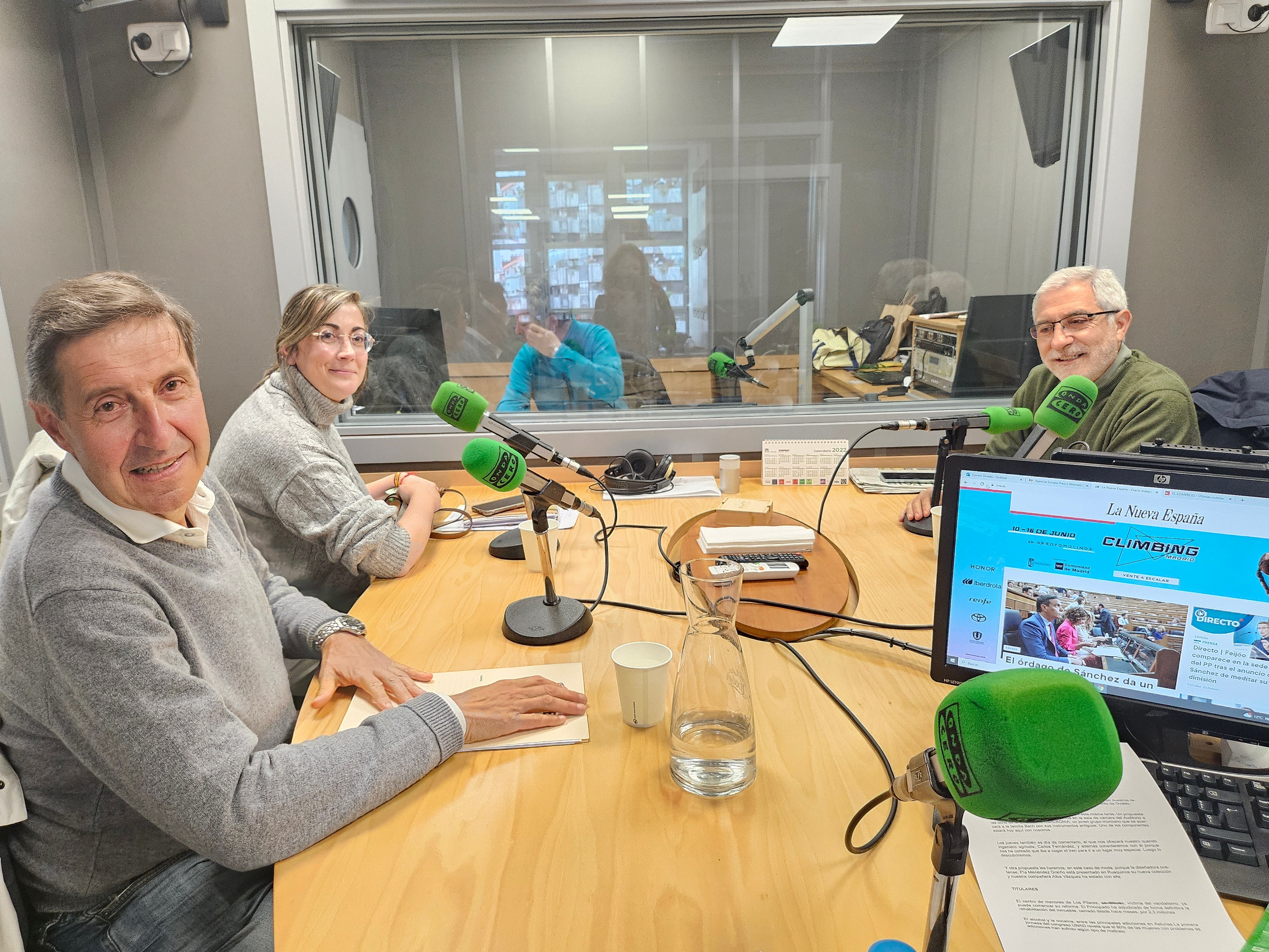 Tertulia con nuestros representantes en el Ayuntamiento de Oviedo Tertulia con nuestros representantes en el Ayuntamiento de Oviedo