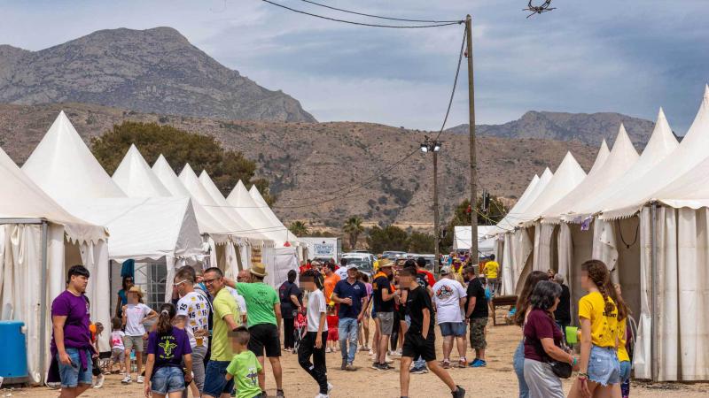 Casi 5.000 peñistas participan en la Acampada de Peñas 2024 de Benidorm Casi 5.000 peñistas participan en la Acampada de Peñas 2024 de Benidorm