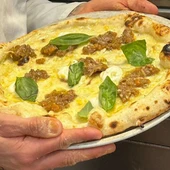 Pizza Genovesa del restaurante Madre Lievito Pizza Genovesa del restaurante Madre Lievito