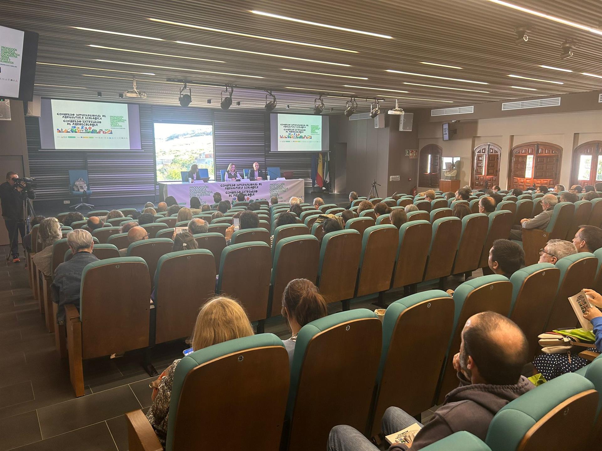 La Junta de Extremadura trabaja en el diseño del II Plan Estratégico del Sector Ecológico 2025-2028 La Junta de Extremadura trabaja en el diseño del II Plan Estratégico del Sector Ecológico 2025-2028