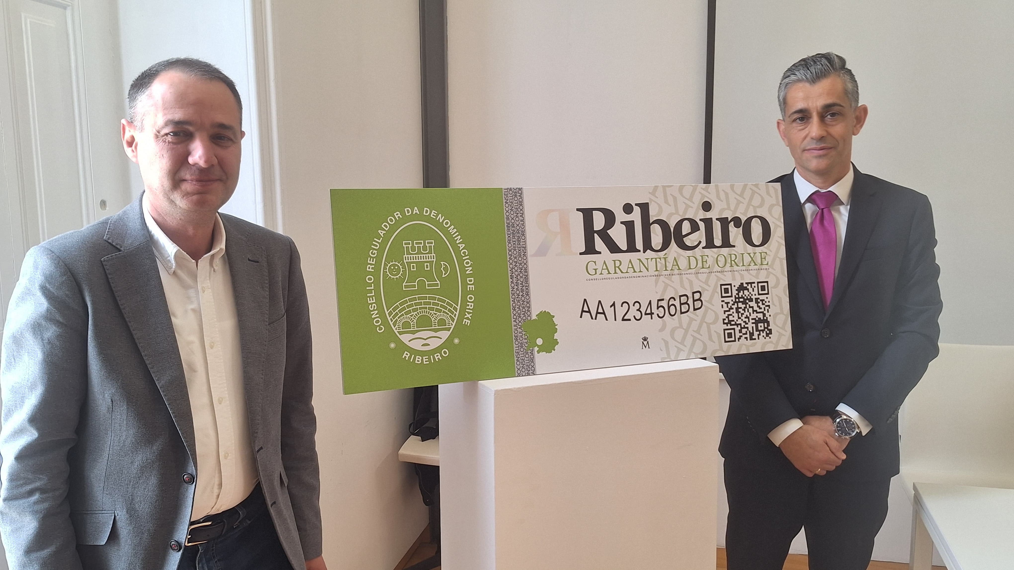 A D.O. Ribeiro prenseta o seo novo selo pa certificación do seos viños A D.O. Ribeiro prenseta o seo novo selo pa certificación do seos viños