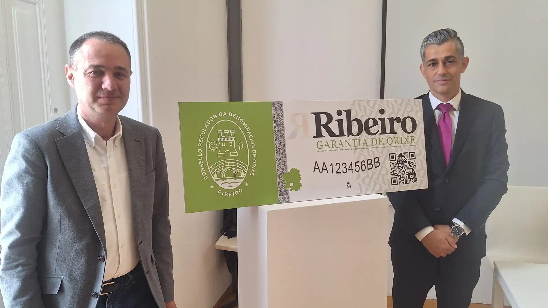 A D.O. Ribeiro prenseta o seo novo selo pa certificación do seos viños