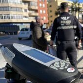 La Policía Local de Badajoz podrá sancionar por ruido bajo previa advertencia.
