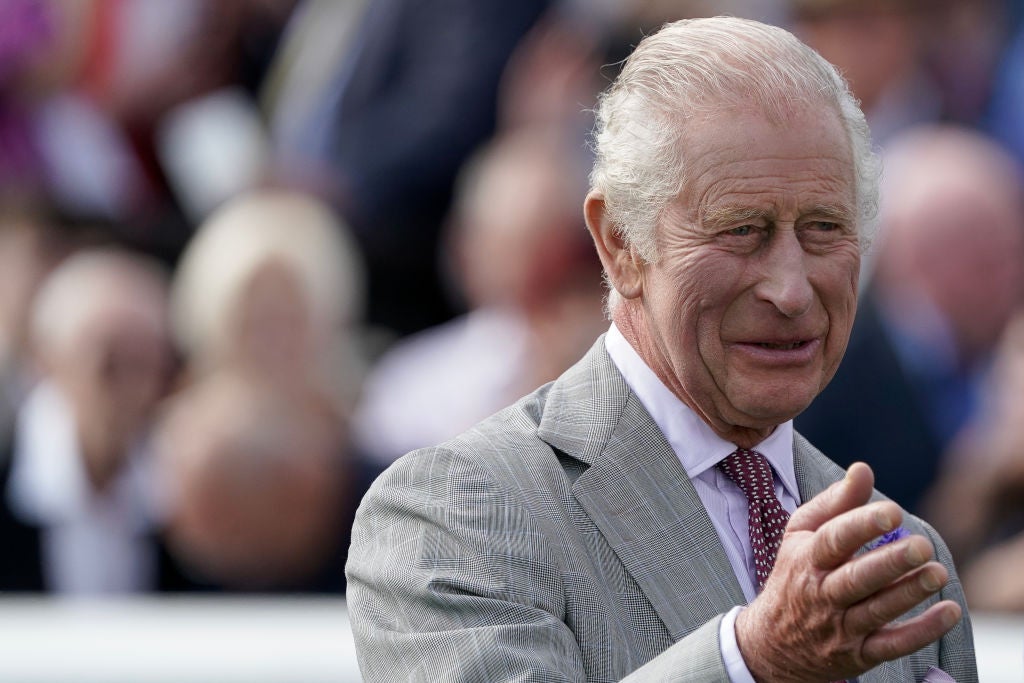 El rey Carlos III de Inglaterra suspende su agenda tras ser ingresado por efectos del tratamiento contra cáncer El rey Carlos III de Inglaterra suspende su agenda tras ser ingresado por efectos del tratamiento contra cáncer