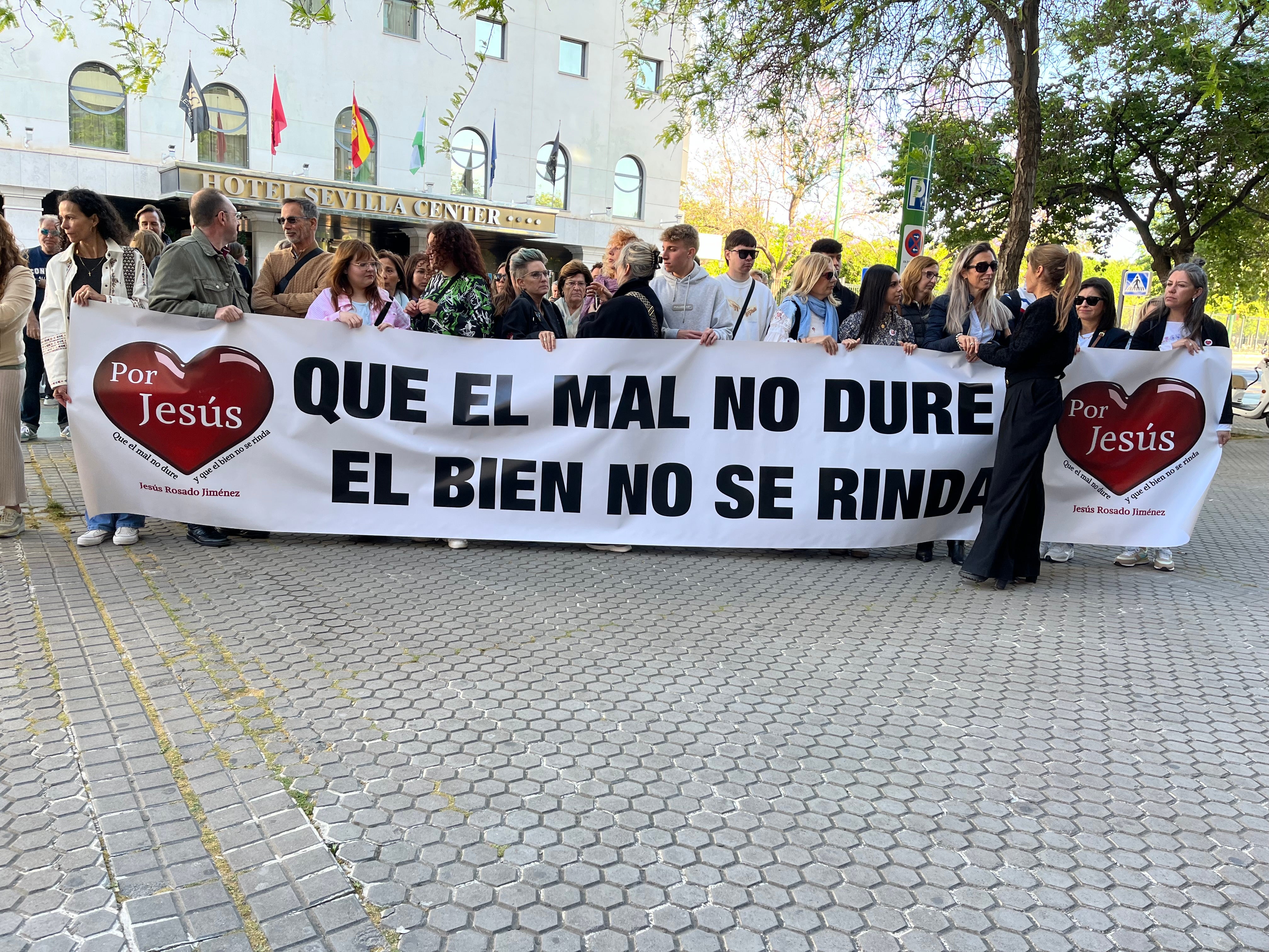 Madre de Jesús: "A nuestro hijo lo mataron a sangre fría. Pido justicia" Madre de Jesús: "A nuestro hijo lo mataron a sangre fría. Pido justicia"