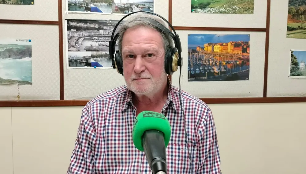 Luarques, Fernando Paredano logra reunir mas de 7.000 etiquetas de sidra de todo el mundo. Luarques, Fernando Paredano logra reunir mas de 7.000 etiquetas de sidra de todo el mundo.