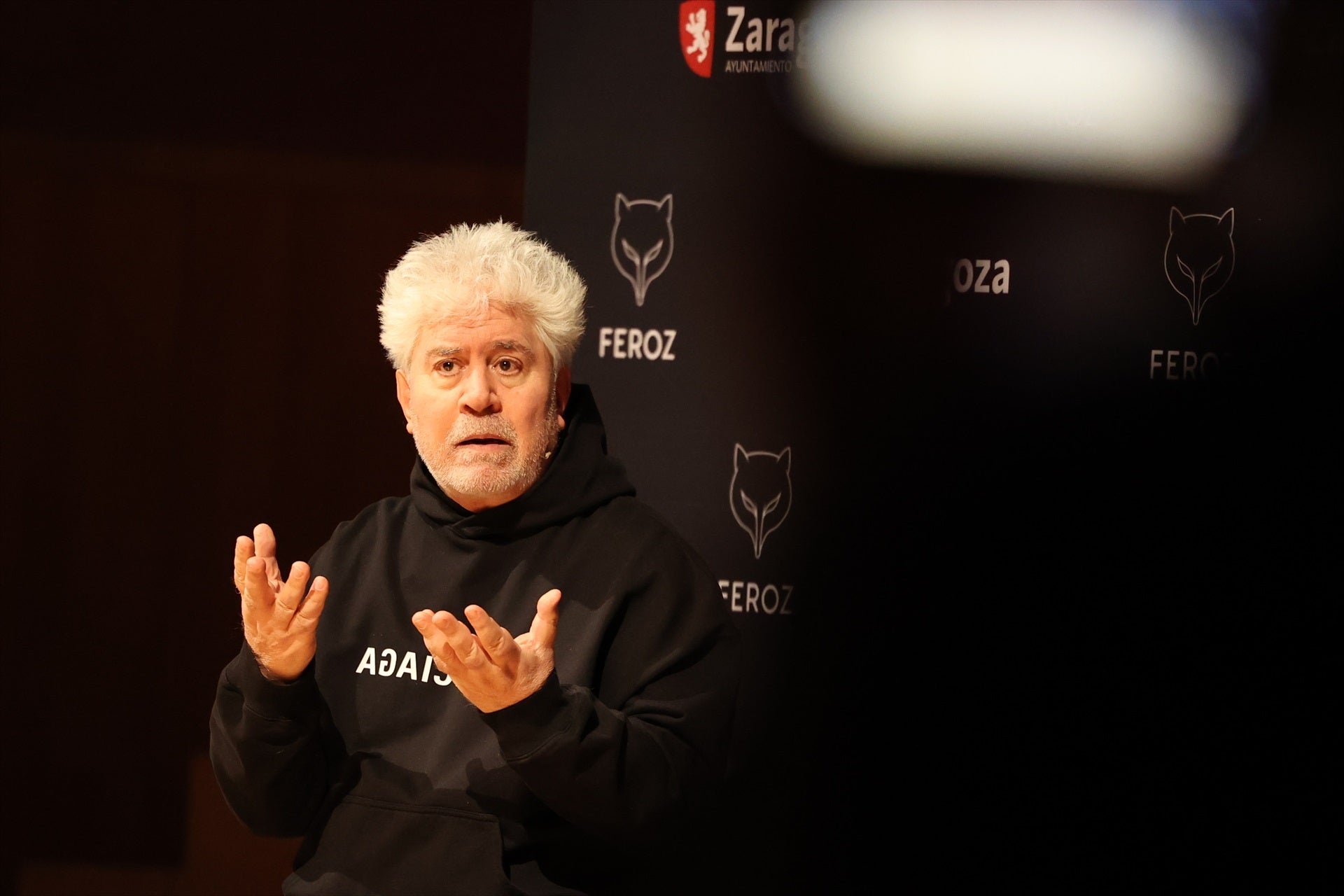 Pedro Almodóvar lloró "como un niño" con la carta de Sánchez: "Mi corazón está con el presidente y su familia" Pedro Almodóvar lloró "como un niño" con la carta de Sánchez: "Mi corazón está con el presidente y su familia"