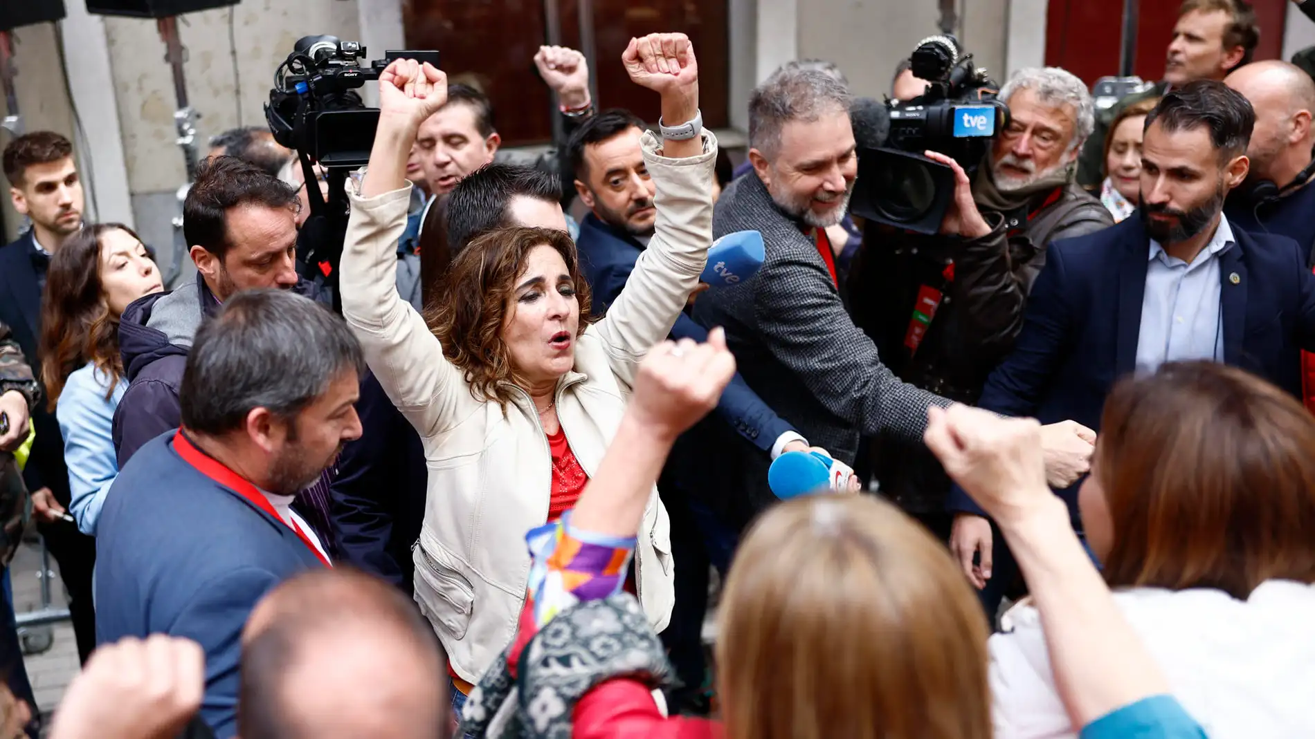 Últimas noticias sobre la posible dimisión de Pedro Sánchez: Comité Federal del PSOE, reacciones y manifestaciones de apoyo en Ferraz Últimas noticias sobre la posible dimisión de Pedro Sánchez: Comité Federal del PSOE, reacciones y manifestaciones de apoyo en Ferraz