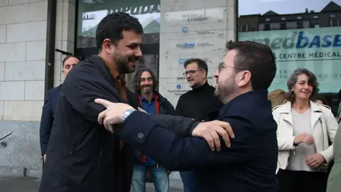 Imagen del reencuentro entre Pere Aragonès y Rubén Wagensberg en Ginebra. Imagen del reencuentro entre Pere Aragonès y Rubén Wagensberg en Ginebra.