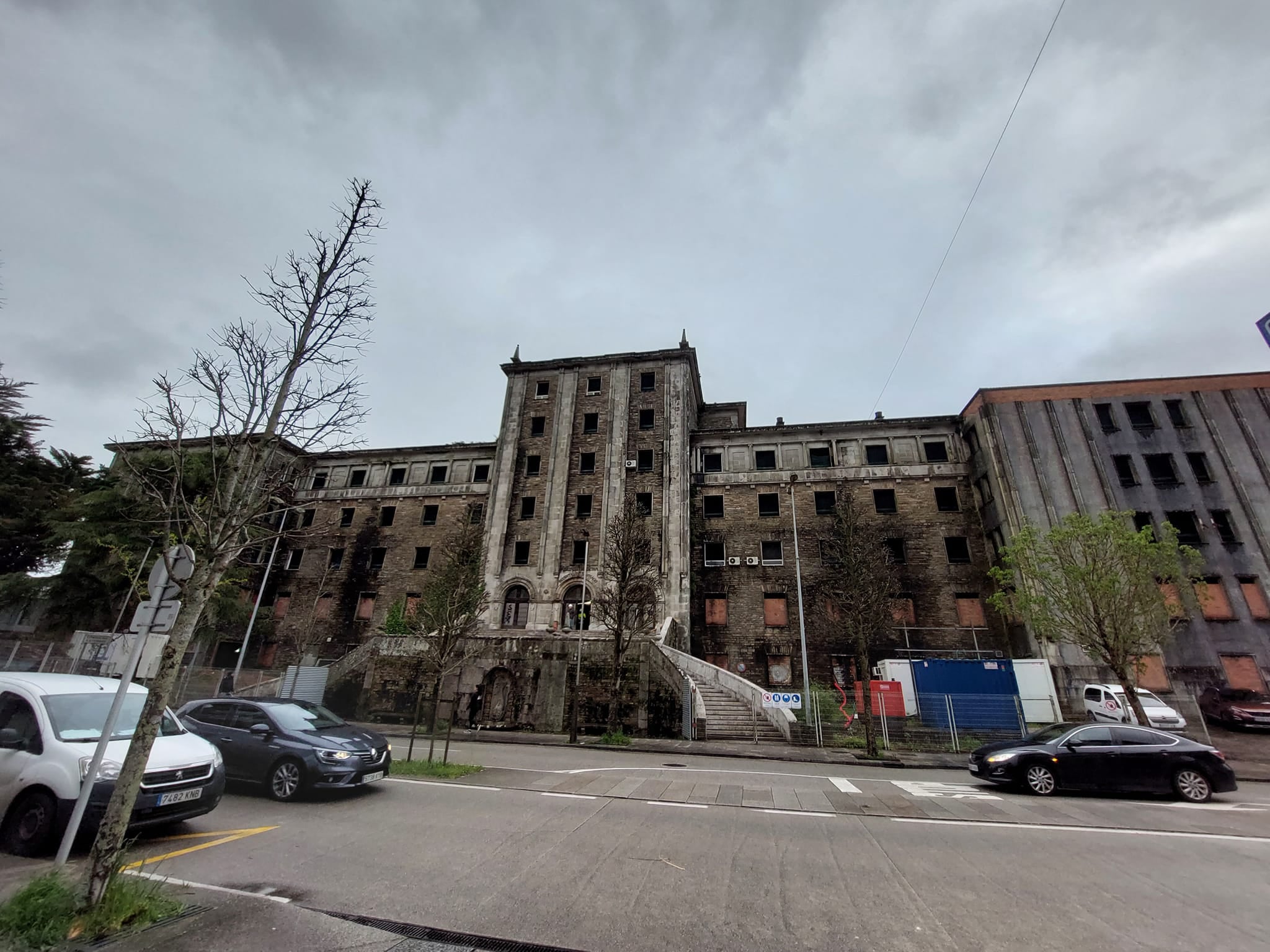El Concello de Santiago aprueba la licencia para que el antiguo hospital de Galeras sea una residencia universitaria y hotel El Concello de Santiago aprueba la licencia para que el antiguo hospital de Galeras sea una residencia universitaria y hotel
