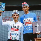 Majka y Del Toro, en el podio de la 66 Vuelta Ciclista a Asturias