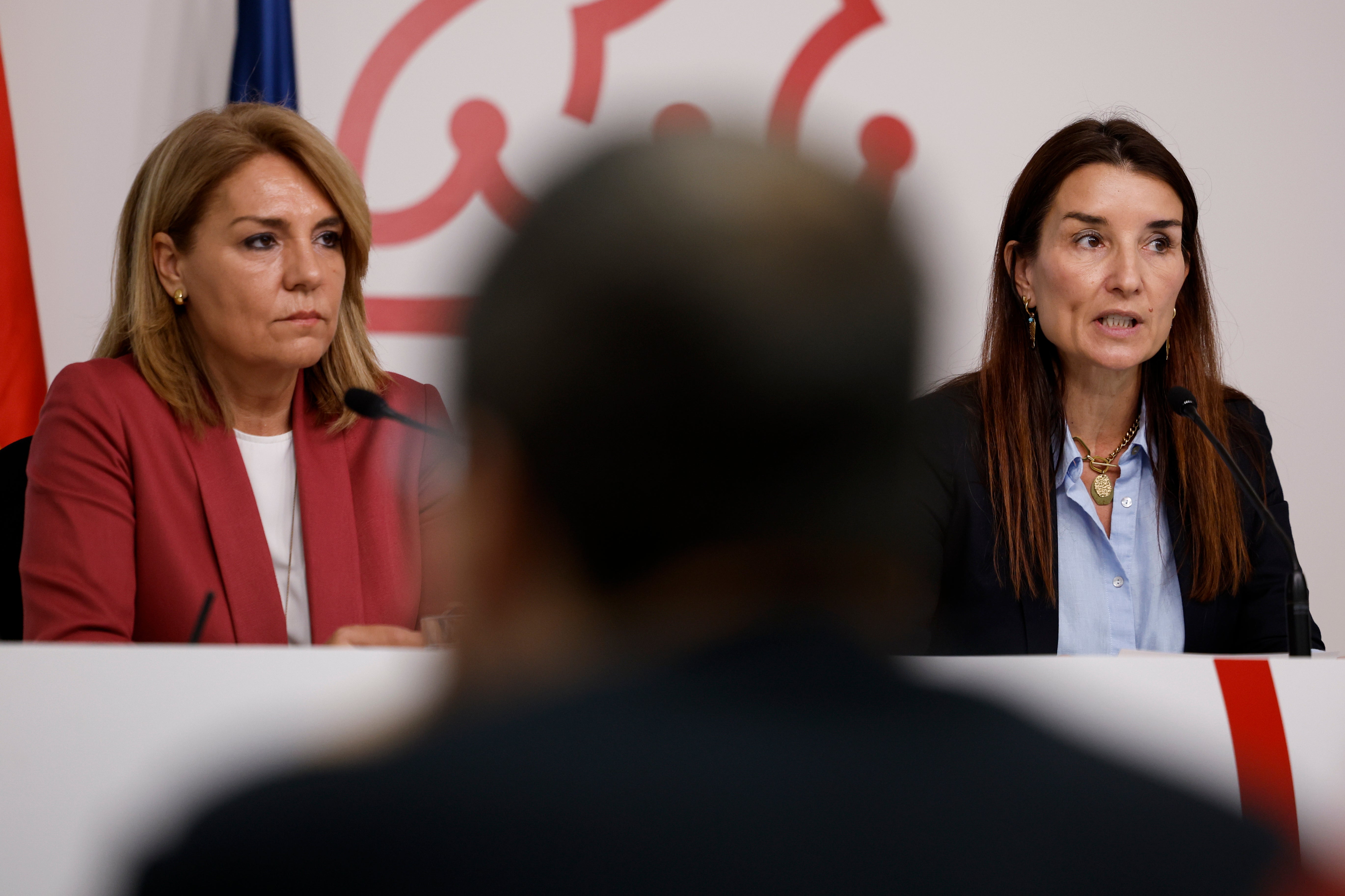 Reacción valenciana a la decisión de Sánchez: el PSPV "agradecido", Compromís pide "más BOE" y para el Consell "nada cambia" Reacción valenciana a la decisión de Sánchez: el PSPV "agradecido", Compromís pide "más BOE" y para el Consell "nada cambia"