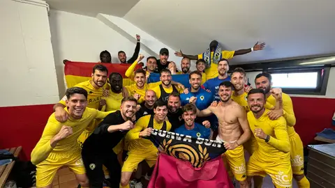Los jugadores del Hércules celebran la victoria ante el Badalona Futur. Los jugadores del Hércules celebran la victoria ante el Badalona Futur.