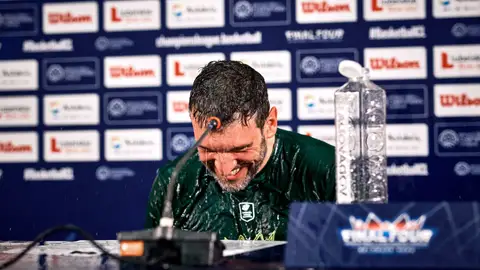 La celebración del Unicaja en Belgrado La celebración del Unicaja en Belgrado