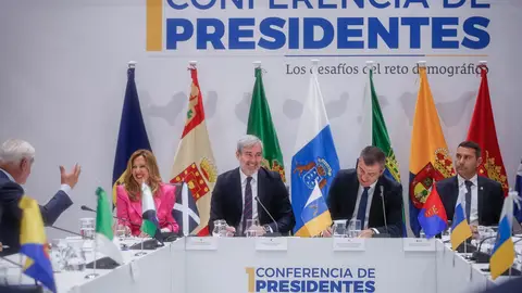 Imagen de la 1º Conferencia de Presidentes de Cabildos de Canarias organizada por el Gobierno de Canarias y celebrada en el Parlamento Regional Imagen de la 1º Conferencia de Presidentes de Cabildos de Canarias organizada por el Gobierno de Canarias y celebrada en el Parlamento Regional