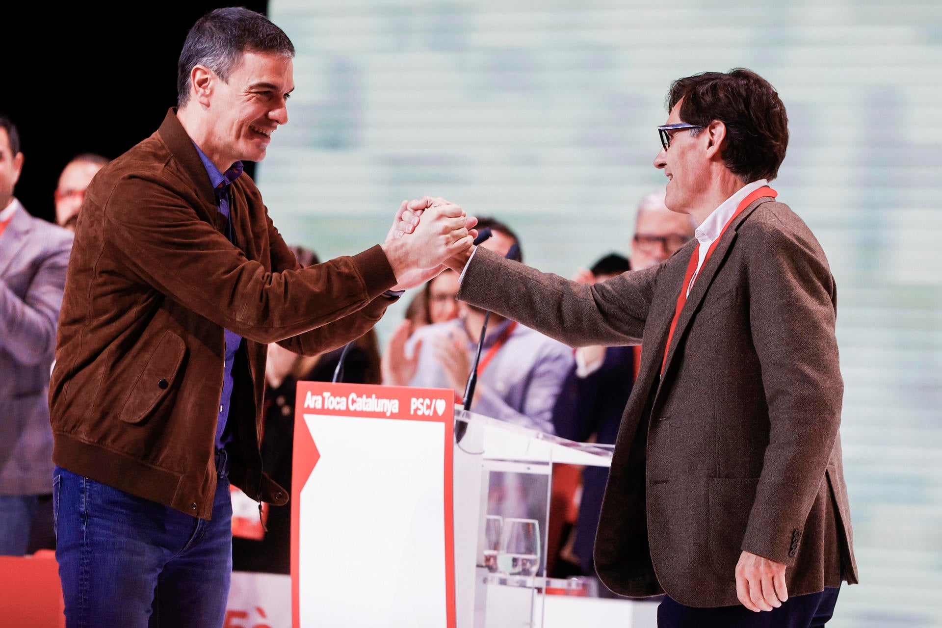 La JEC abre un expediente sancionador a Sánchez por elogiar a Illa durante su gira en Oriente Medio La JEC abre un expediente sancionador a Sánchez por elogiar a Illa durante su gira en Oriente Medio