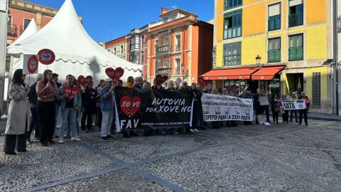 Concentraci&oacute;n vecinal a las puertas del Ayuntamiento de Gij&oacute;n