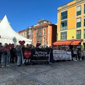 Concentración vecinal a las puertas del Ayuntamiento de Gijón