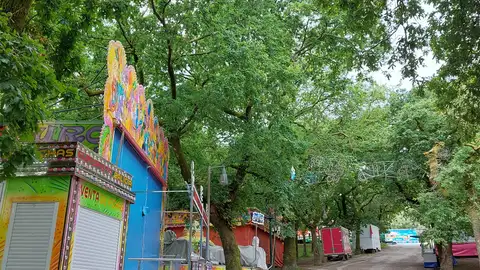 El Concello de Santiago estudia trasladar "no muy lejos" de la Alameda las atracciones de las fiestas El Concello de Santiago estudia trasladar "no muy lejos" de la Alameda las atracciones de las fiestas