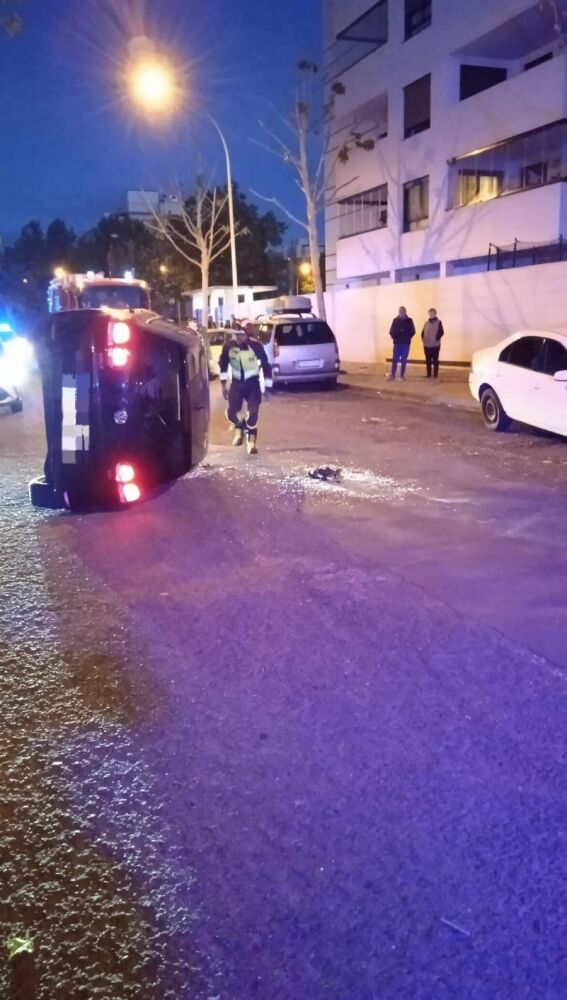 Accidente de tráfico en la calle Alfonso Eanes