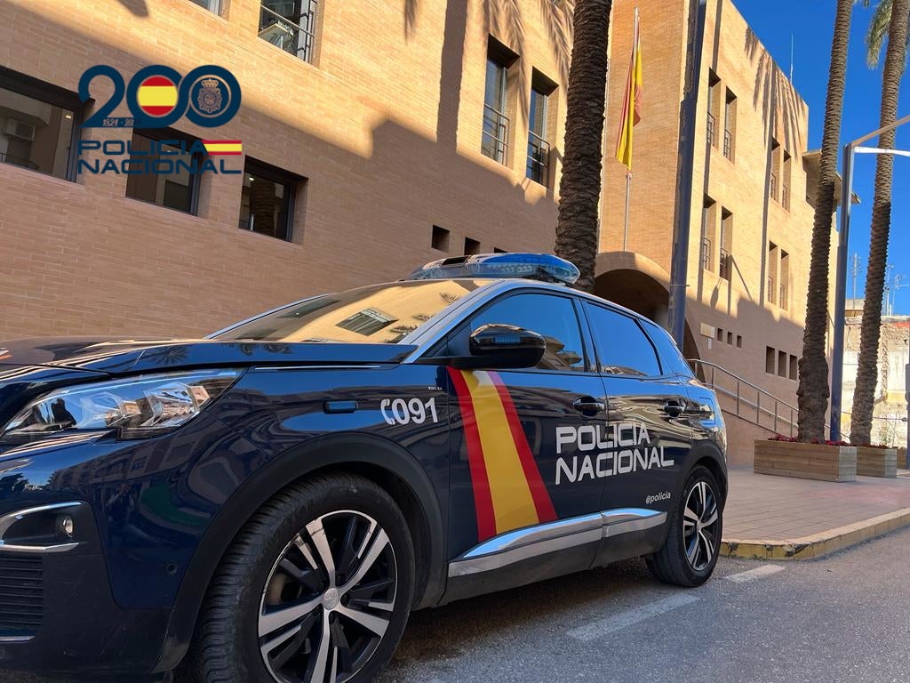 La Policía Nacional aprovecha el descuido de un ladrón para detener al autor del robo en una joyería La Policía Nacional aprovecha el descuido de un ladrón para detener al autor del robo en una joyería