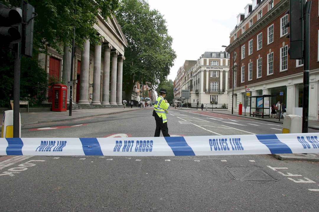 Muere un niño de 13 años por el ataque de un hombre con una espada en Londres Muere un niño de 13 años por el ataque de un hombre con una espada en Londres