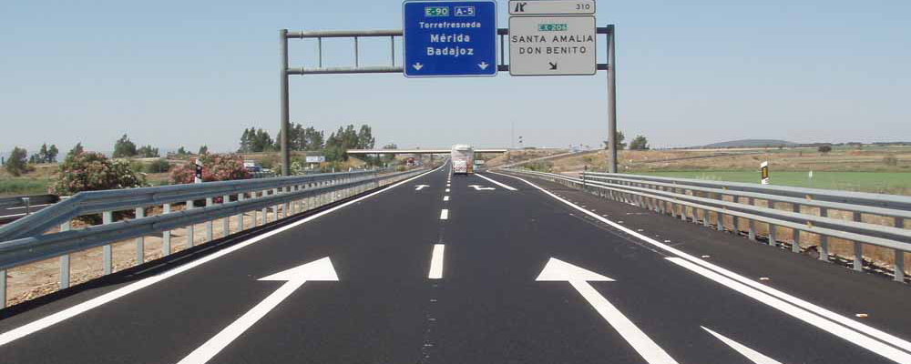 Una decena de carreteras permanecen cortadas en Extremadura tras las últimas lluvias Una decena de carreteras permanecen cortadas en Extremadura tras las últimas lluvias