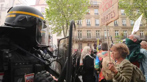 Al menos 45 detenidos durante las protestas por el Día del Trabajador en París Al menos 45 detenidos durante las protestas por el Día del Trabajador en París