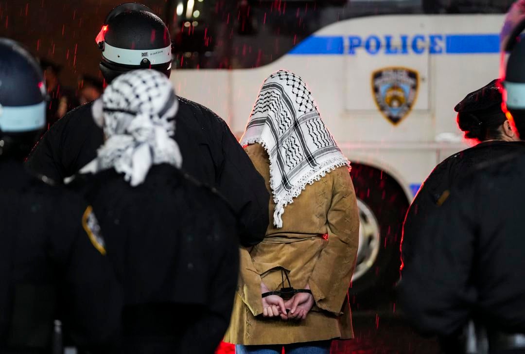 La Policía interviene en las protestas propalestinas de universidades en EEUU tras enfrentamientos violentos La Policía interviene en las protestas propalestinas de universidades en EEUU tras enfrentamientos violentos