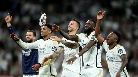 Nacho, Bellingham, Joselu, Rudiger y Vinicius celebran la victoria del Madrid en el Clásico Nacho, Bellingham, Joselu, Rudiger y Vinicius celebran la victoria del Madrid en el Clásico