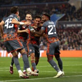 Los jugadores de Olympiacos celebran la victoria ante el Aston Villa en las semifinales de la Conference League