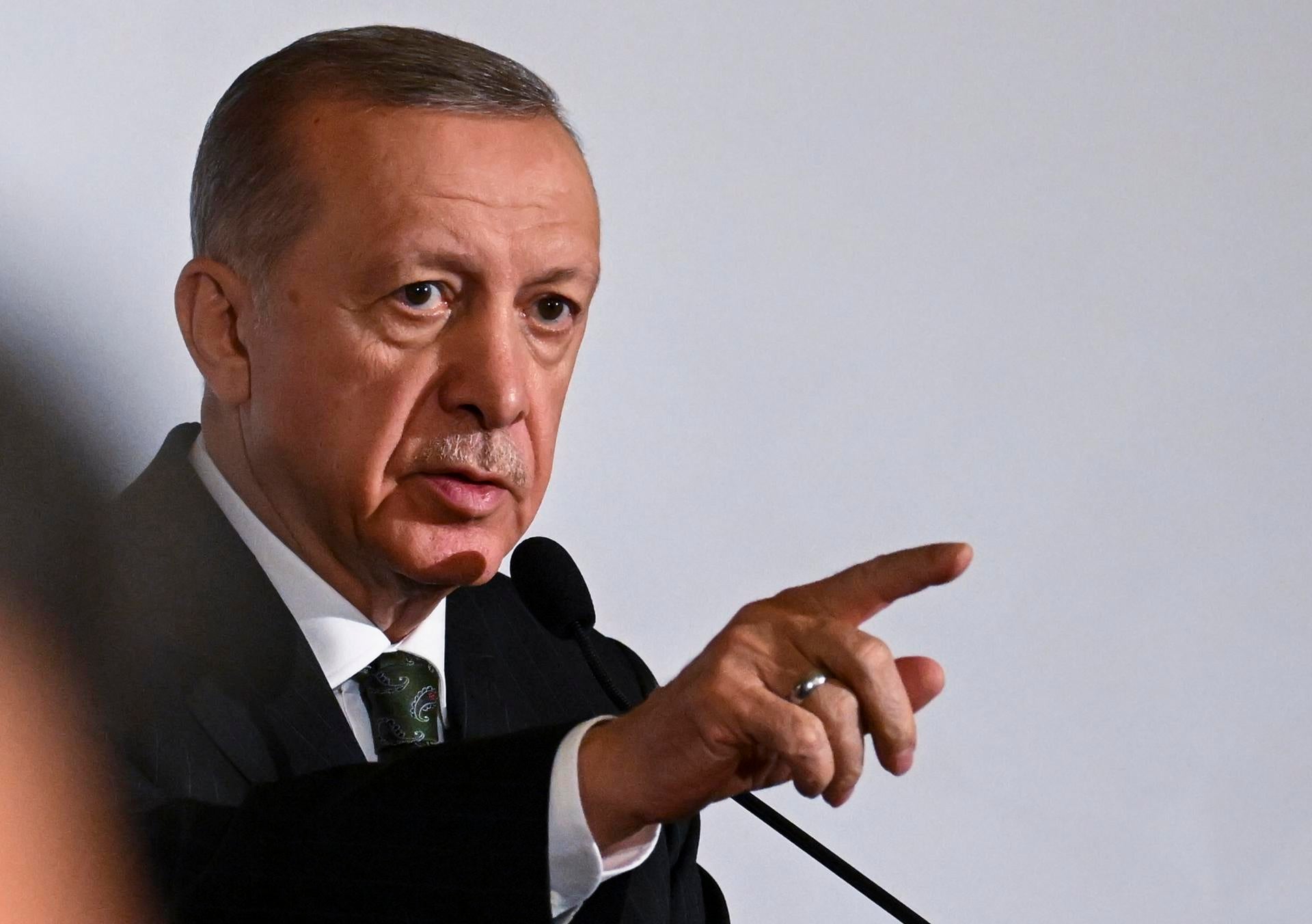 Israel acusa a Erdogan de "comportarse como un dictador" por la interrupción de las relaciones comerciales Israel acusa a Erdogan de "comportarse como un dictador" por la interrupción de las relaciones comerciales