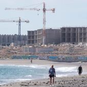 Foto de archivo de las obras de construcción de un hotel en la playa de La Tejita, en Granadilla de Abona (Tenerife)