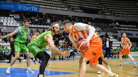 Amics busca el "milagro" en Coruña pendiente de sus rivales directos Amics busca el "milagro" en Coruña pendiente de sus rivales directos