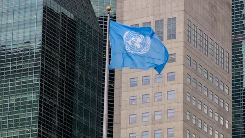 Bandera de Naciones Unidas en la sede de la ONU en Nueva York Bandera de Naciones Unidas en la sede de la ONU en Nueva York