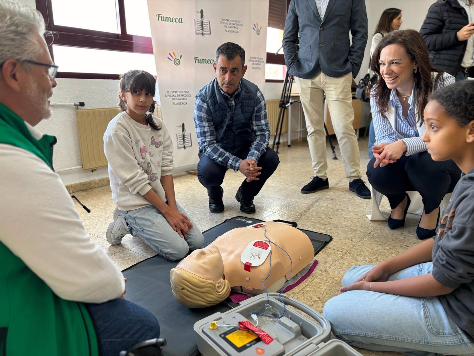 Unos 2.000 docentes y alumnos extremeños participarán en un programa sobre el manejo de equipos RCP Unos 2.000 docentes y alumnos extremeños participarán en un programa sobre el manejo de equipos RCP