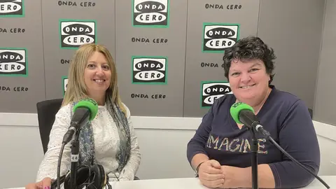 Lourdes Picazo, presidenta del Club de Opinión en los estudios de Onda Cero Marina Baixa con Marta Llinares. Lourdes Picazo, presidenta del Club de Opinión en los estudios de Onda Cero Marina Baixa con Marta Llinares.