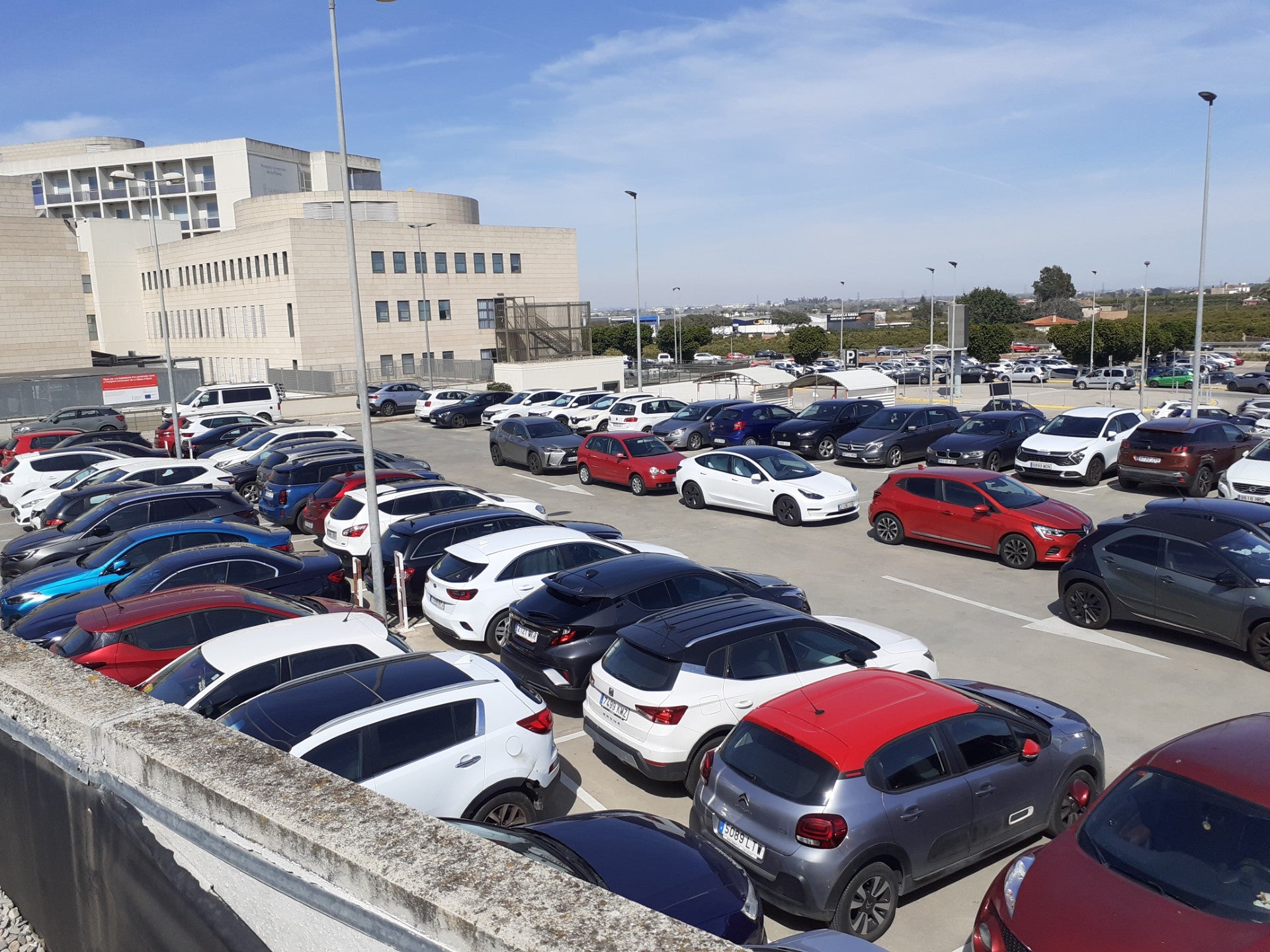 Alzira ofrece a la Conselleria terrenos del Plan General que podrían usarse para ampliar el parking del Hospital Alzira ofrece a la Conselleria terrenos del Plan General que podrían usarse para ampliar el parking del Hospital