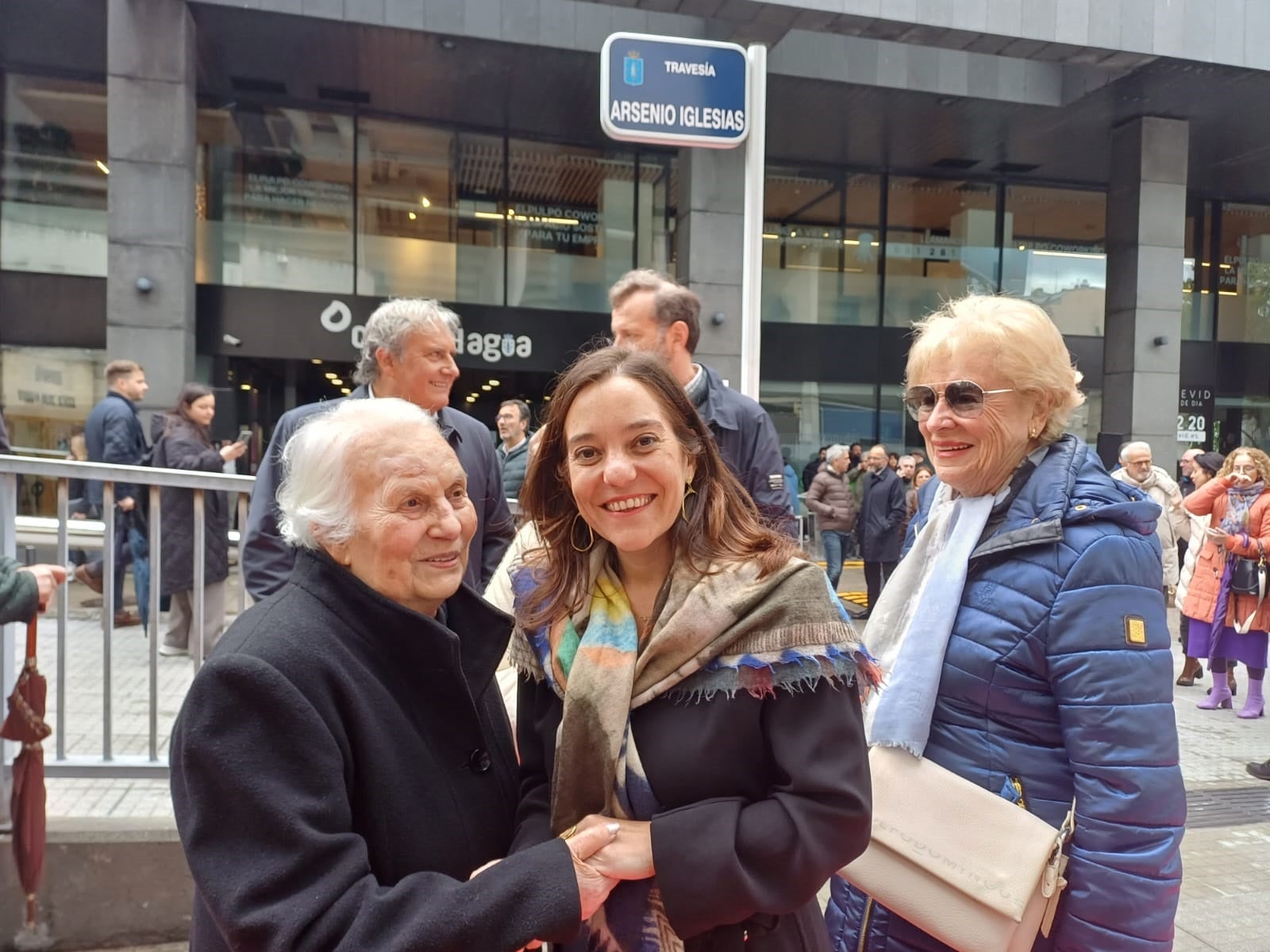 Inaugurada la Travesía Arsenio Iglesias, entre el campo de Riazor y la Casa del Agua, en vísperas del aniversario de su muerte Inaugurada la Travesía Arsenio Iglesias, entre el campo de Riazor y la Casa del Agua, en vísperas del aniversario de su muerte