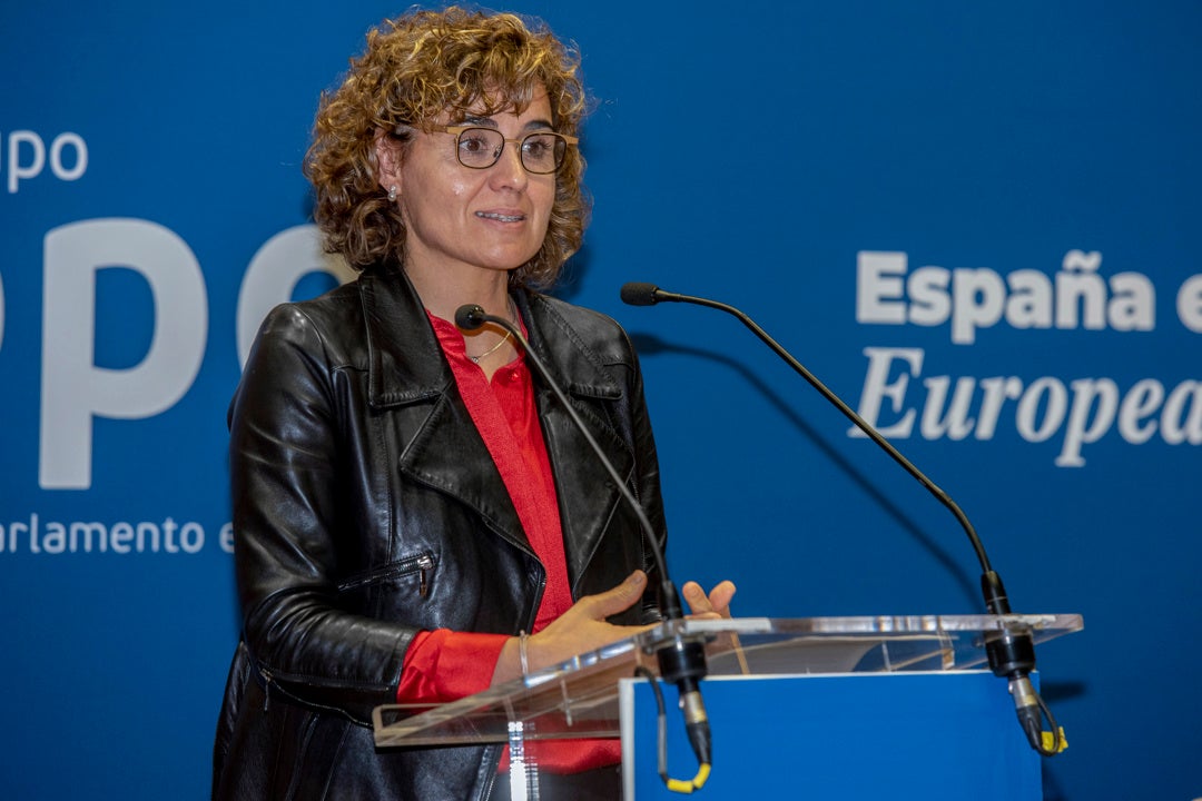 El PP confirma a Dolors Montserrat como cabeza de lista en las elecciones europeas El PP confirma a Dolors Montserrat como cabeza de lista en las elecciones europeas
